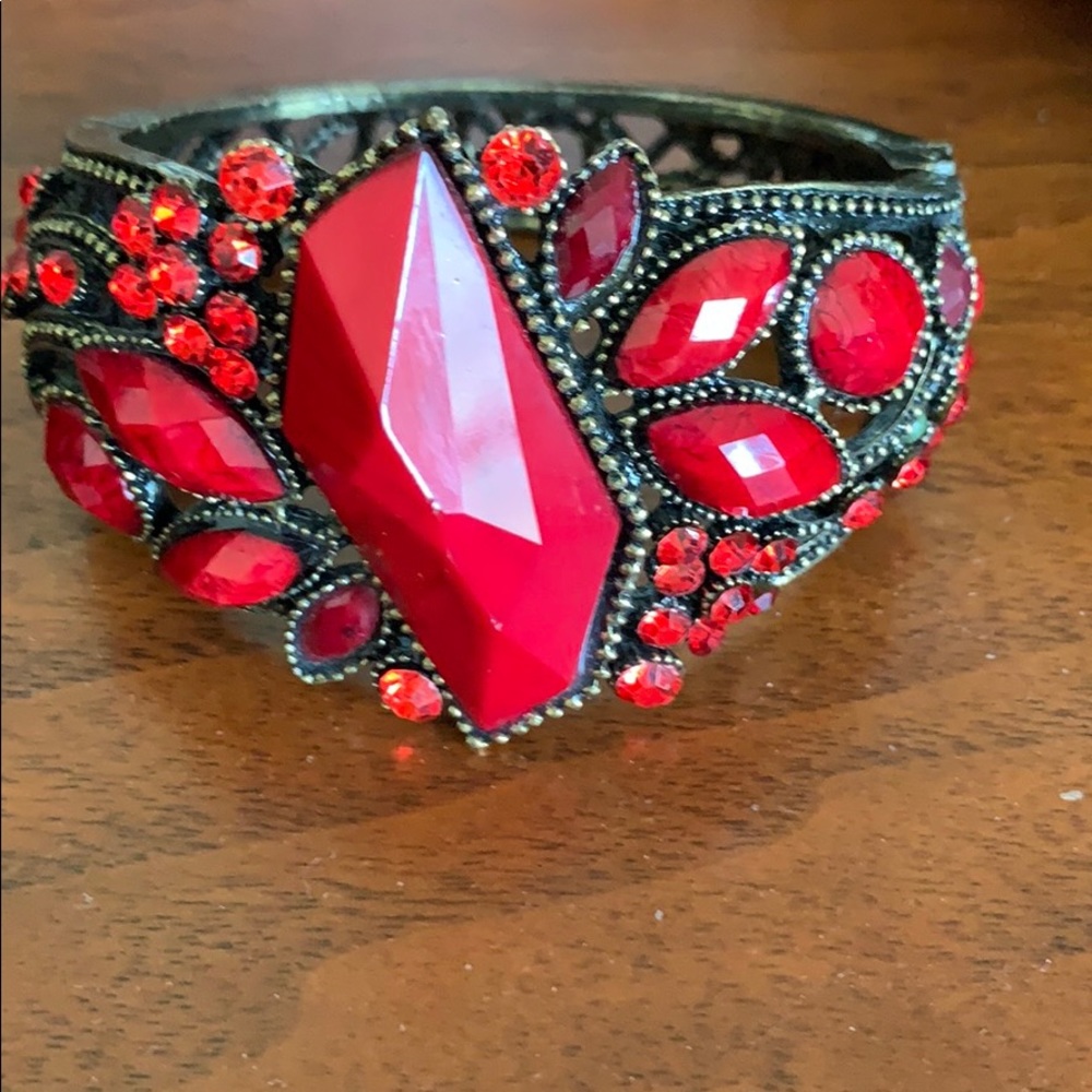 Absurdly cheap, misrepresented bracelet